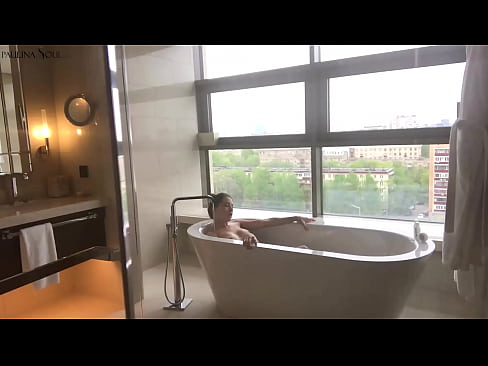 ❤️ Babe izugarria Sutsuki jertzen da bere pussy off bainugelan ️❌ Kalitatezko pornoa gugan