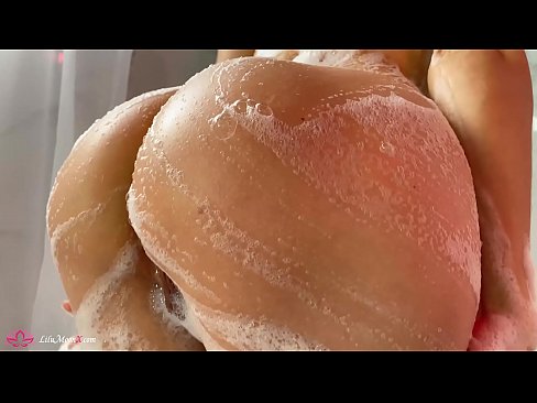 ❤️ Brunette pussy bibragailuarekin masturbatzen du dutxan orgasmo bizia lortzeko ️❌ Kalitatezko pornoa gugan