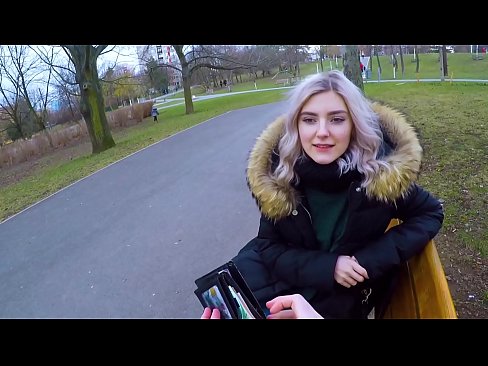 ❤️ Ezezagun baten esperma beroa irensten du diruaren truke - Eva Elfie-k parkean putz egin du ️❌ Kalitatezko pornoa gugan