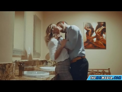 ❤️ Ilehoria busti batek komun publiko batean seduzitzen zaituenean ️❌ Kalitatezko pornoa gugan